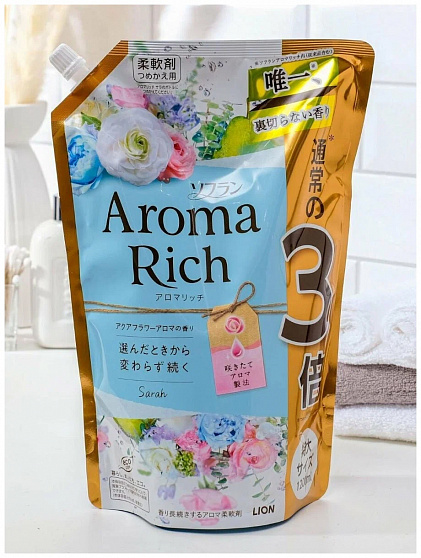 Кондиционер для белья LION Aroma Rich Sarah, с ароматом груши, ландыша и водяной лилии, мягкая упаковка с колпачком, 1200мл.