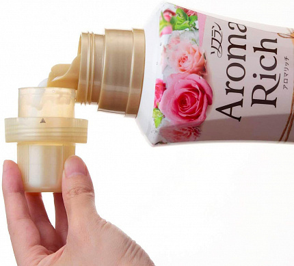 Кондиционер для белья LION Aroma Rich Diana, c ароматом малины, английской розы и магнолии, бутылка с колпачком-дозатором, 520мл