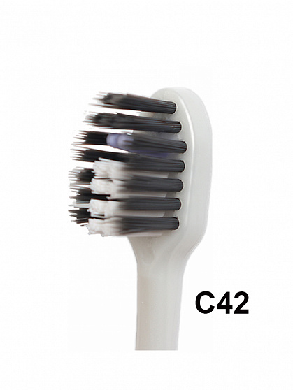 Зубная щетка Dentalpro Black Whitening Compact C42 отбеливающая с платиновой коллоидной керамикой - средняя жесткость - голубая